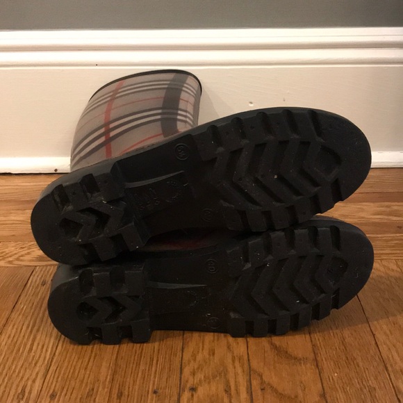 Women’s gray check Burberry rain boots EUR 40 US 9 - Picture 4 of 8